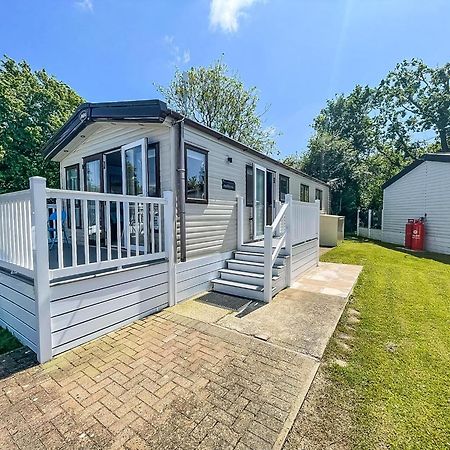 Beautiful Caravan With Decking At Carlton Meres Holiday Park, Suffolk Ref 60022M Saxmundham Kültér fotó