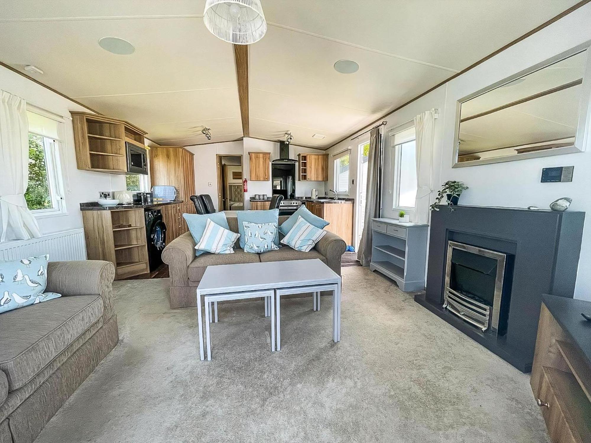 Beautiful Caravan With Decking At Carlton Meres Holiday Park, Suffolk Ref 60022M Saxmundham Kültér fotó
