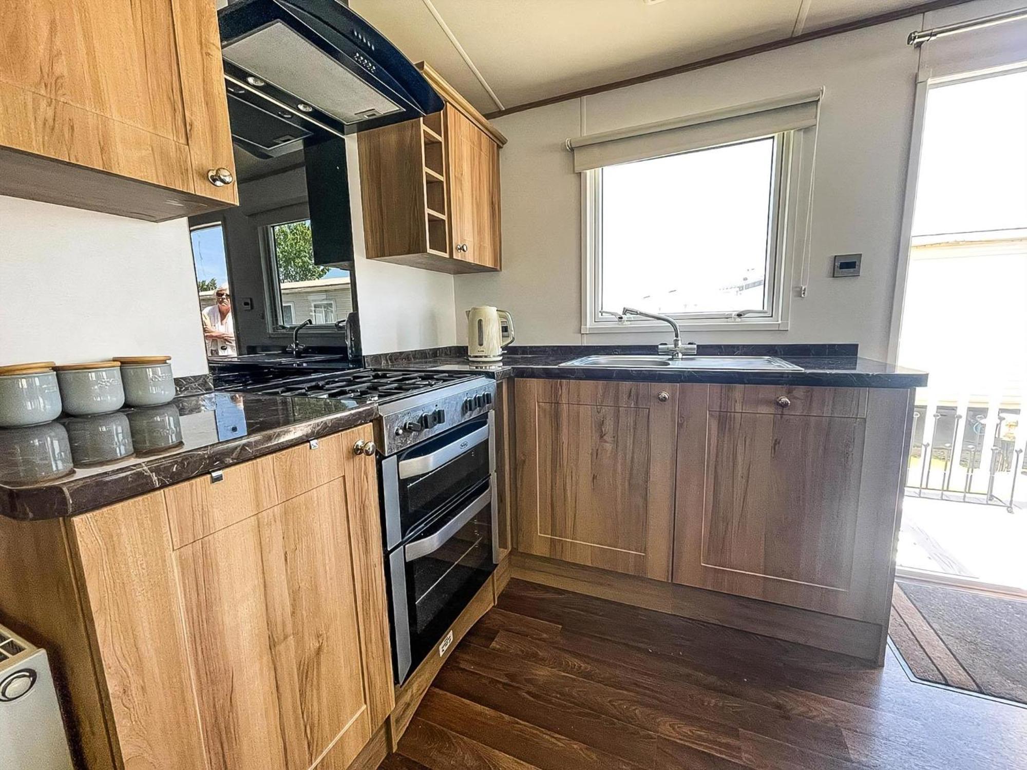 Beautiful Caravan With Decking At Carlton Meres Holiday Park, Suffolk Ref 60022M Saxmundham Kültér fotó
