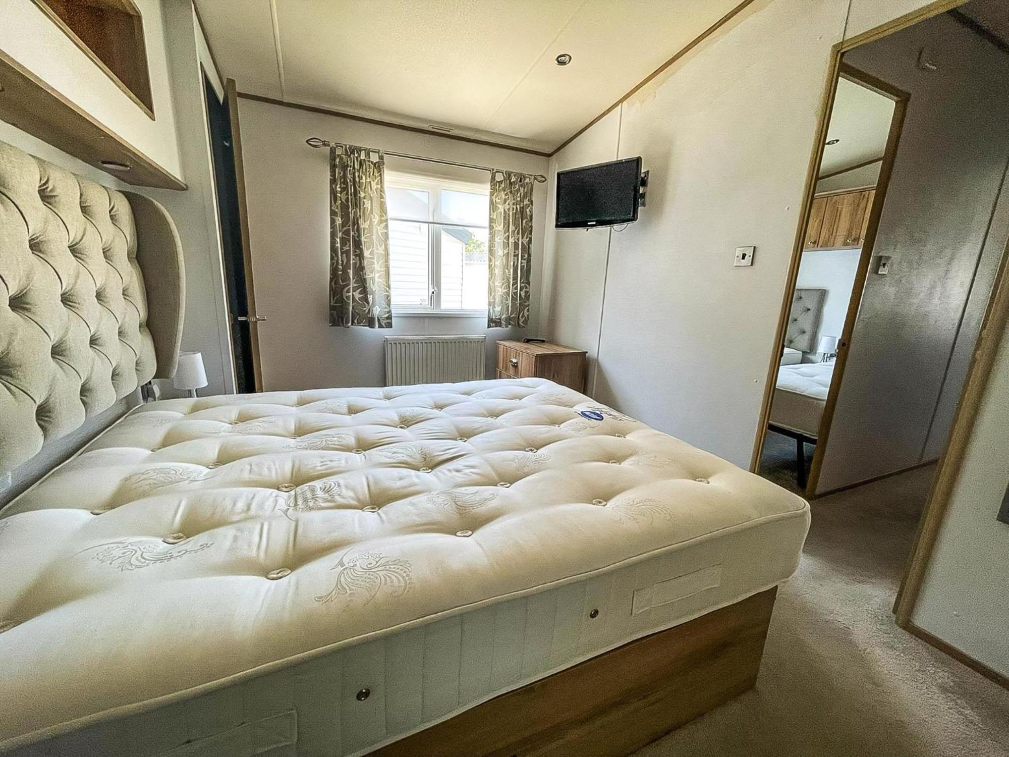 Beautiful Caravan With Decking At Carlton Meres Holiday Park, Suffolk Ref 60022M Saxmundham Kültér fotó
