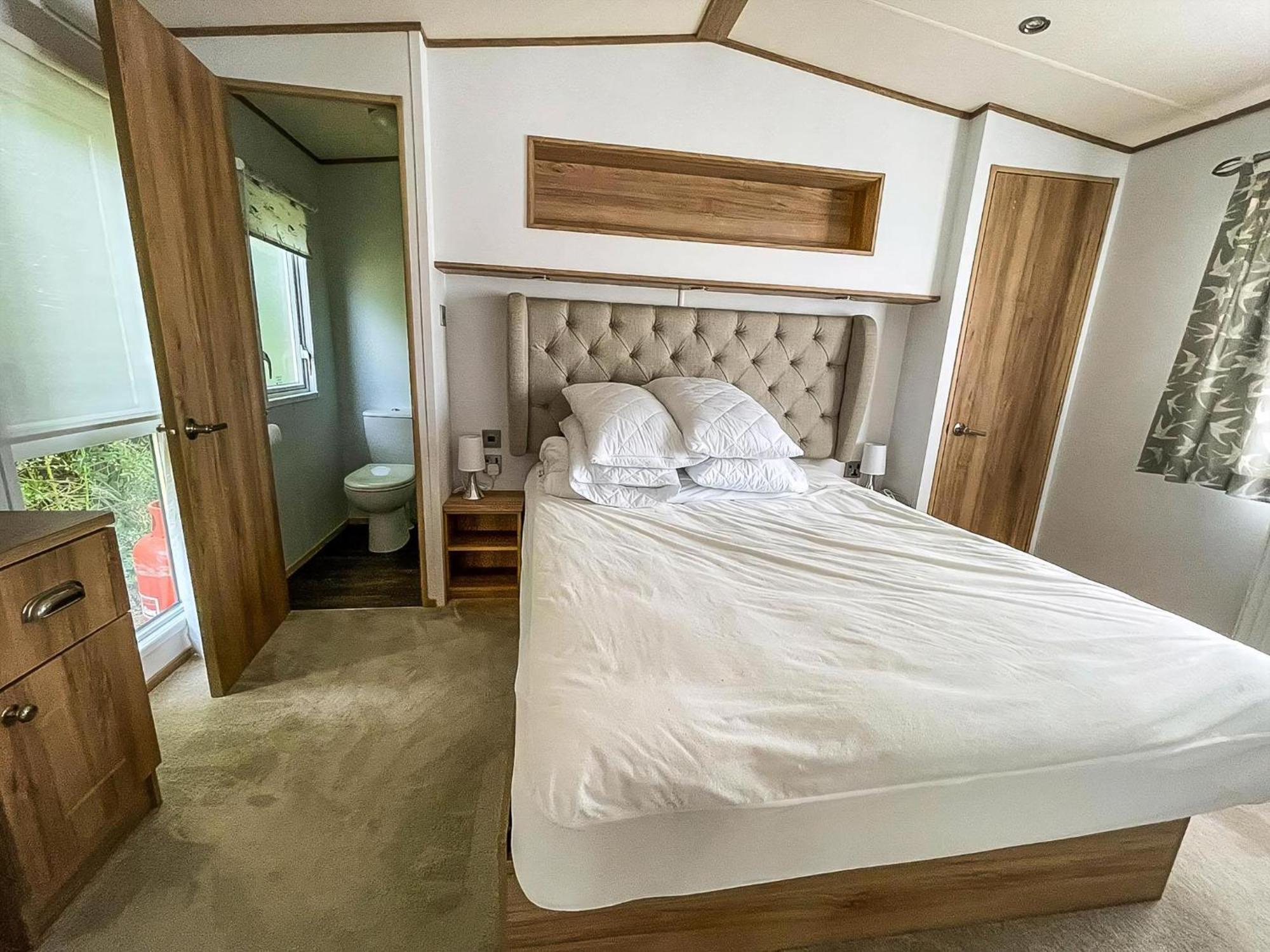 Beautiful Caravan With Decking At Carlton Meres Holiday Park, Suffolk Ref 60022M Saxmundham Kültér fotó