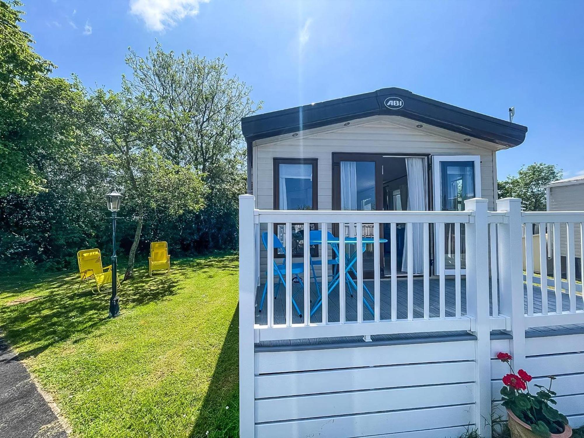 Beautiful Caravan With Decking At Carlton Meres Holiday Park, Suffolk Ref 60022M Saxmundham Kültér fotó