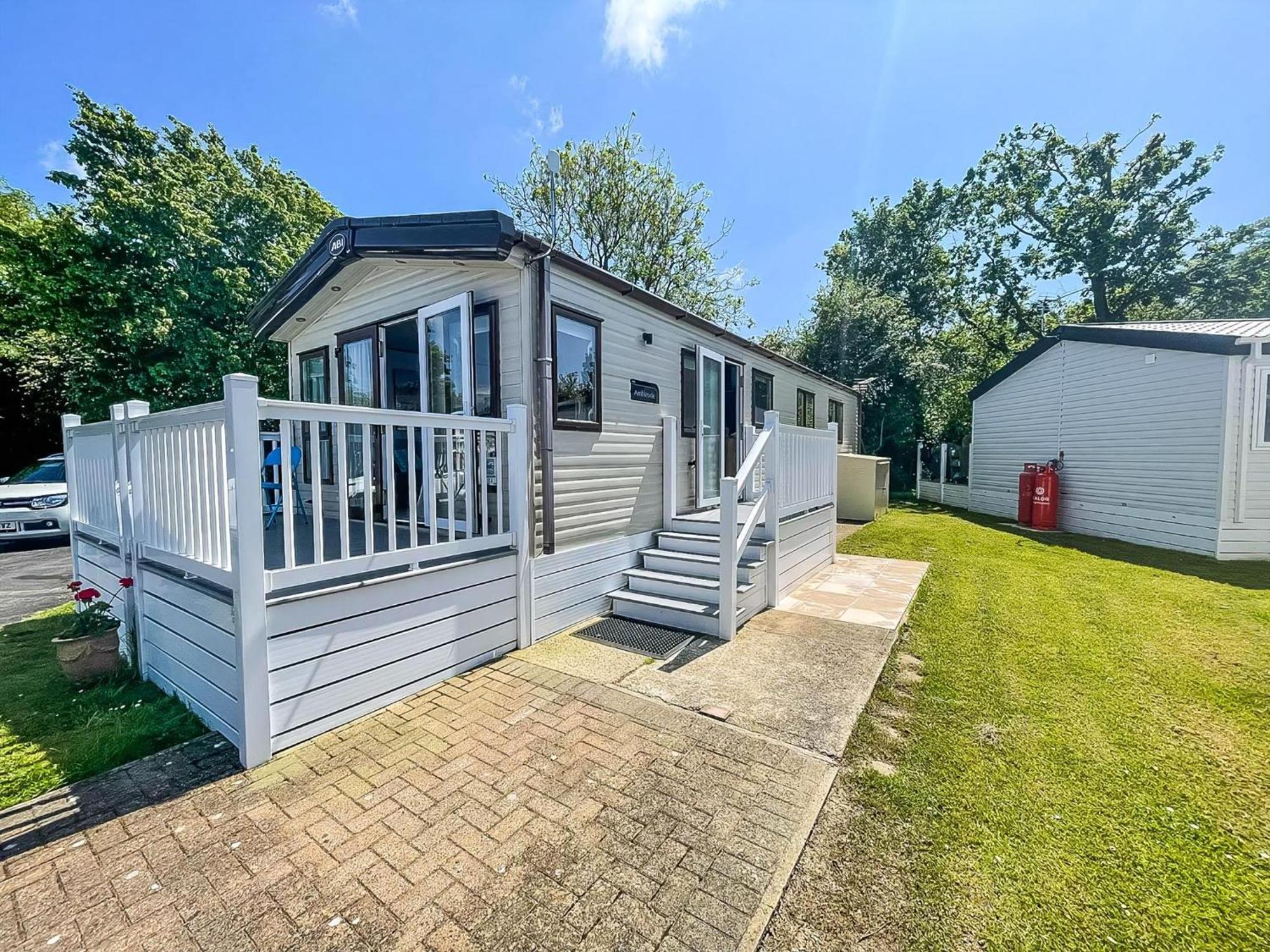 Beautiful Caravan With Decking At Carlton Meres Holiday Park, Suffolk Ref 60022M Saxmundham Kültér fotó