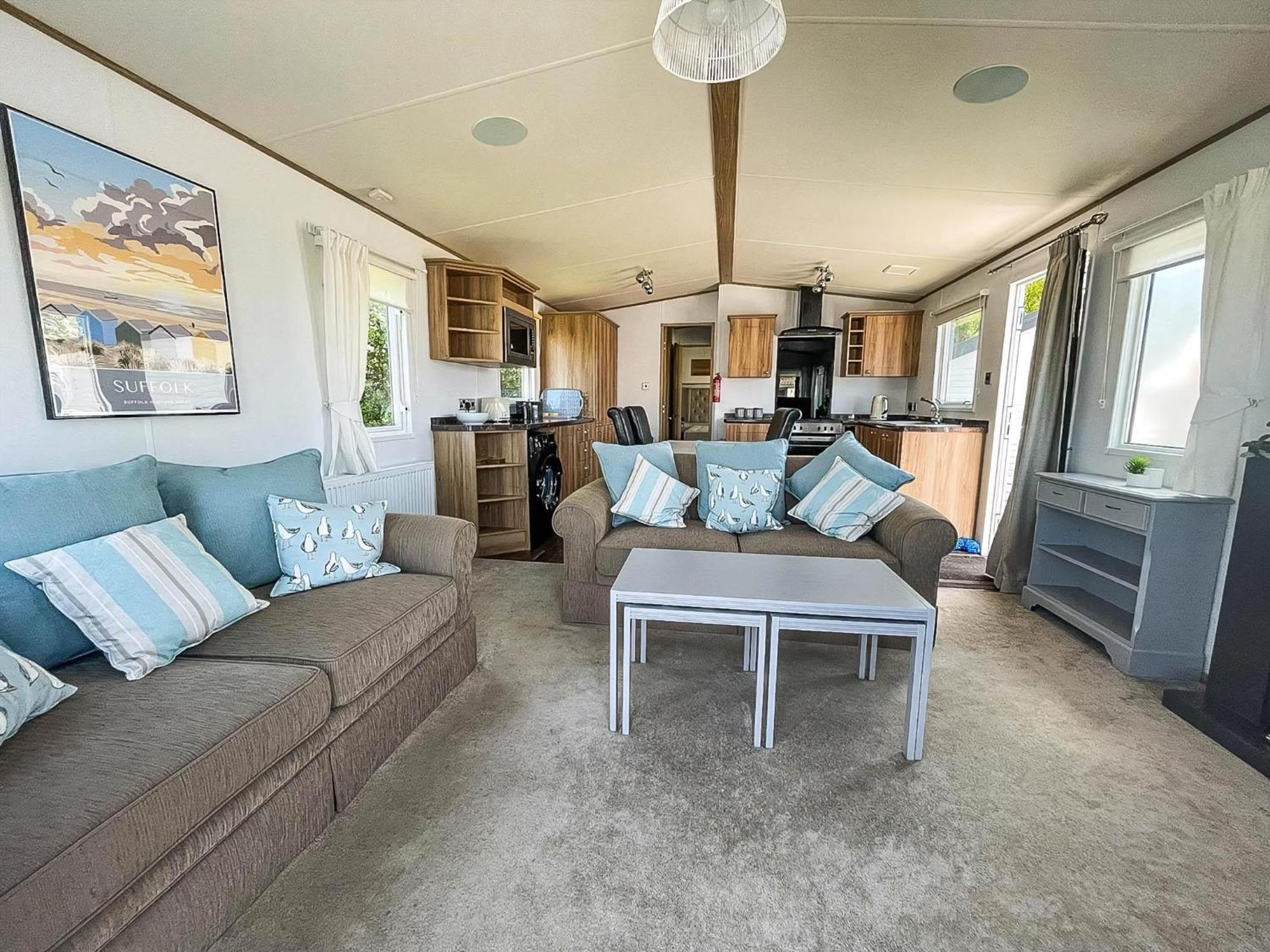 Beautiful Caravan With Decking At Carlton Meres Holiday Park, Suffolk Ref 60022M Saxmundham Kültér fotó