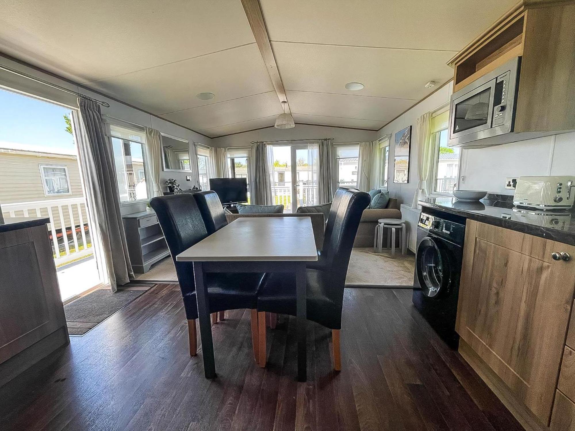 Beautiful Caravan With Decking At Carlton Meres Holiday Park, Suffolk Ref 60022M Saxmundham Kültér fotó