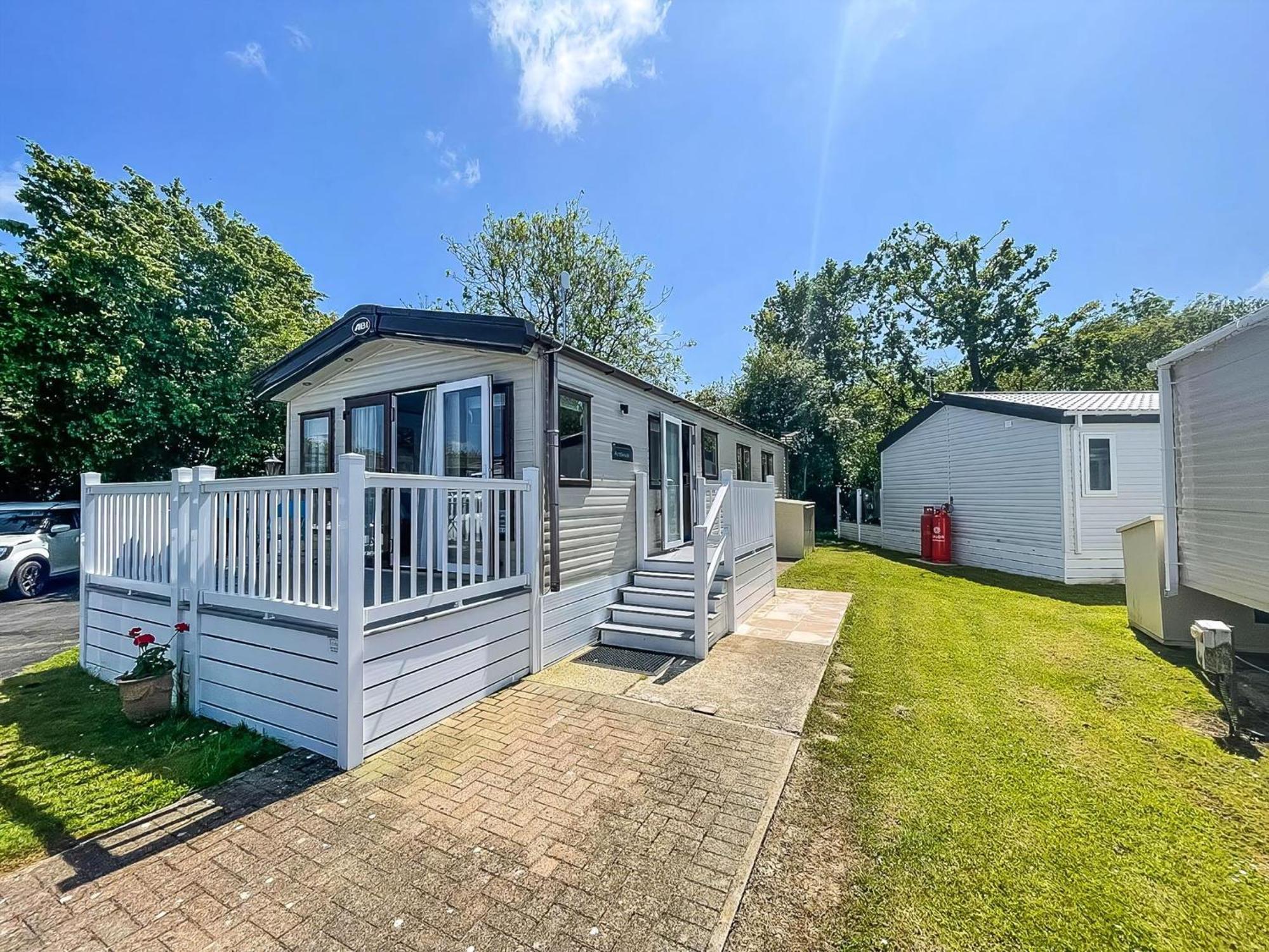Beautiful Caravan With Decking At Carlton Meres Holiday Park, Suffolk Ref 60022M Saxmundham Kültér fotó